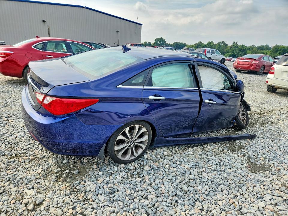 Photo 3 from auction – 2013 HYUNDAI SONATA with VIN 5NPEC4AB0DH805137