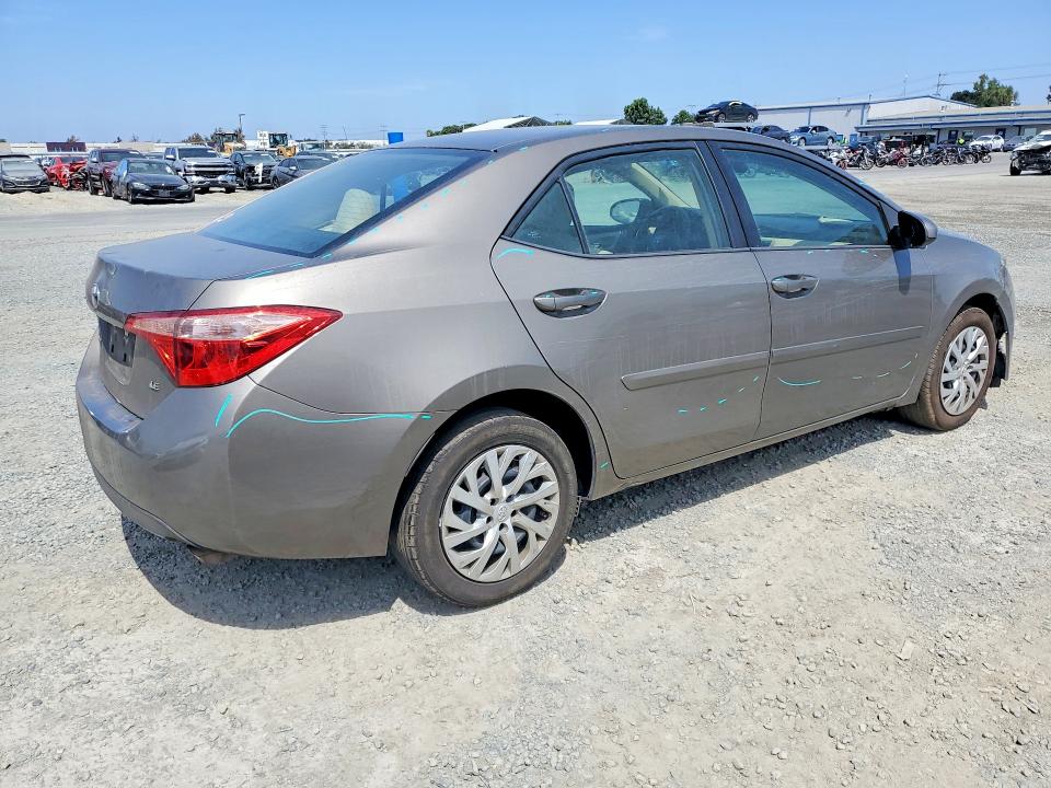 Photo 3 from auction – 2018 TOYOTA COROLLA with VIN 5YFBURHE3JP811736