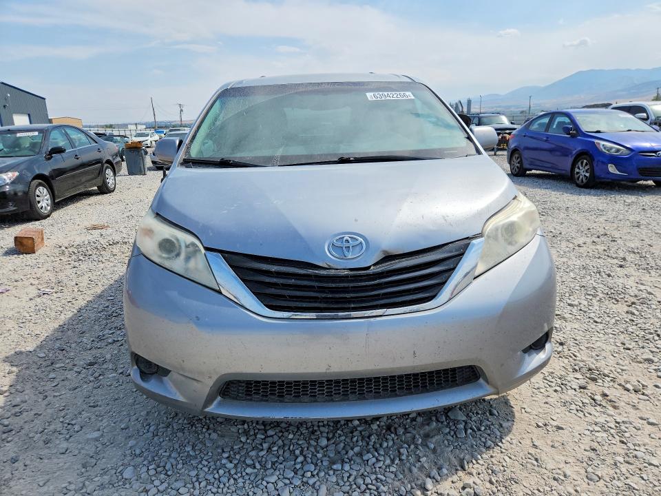 Photo 5 from auction – 2011 TOYOTA SIENNA with VIN 5TDKK3DC4BS119288
