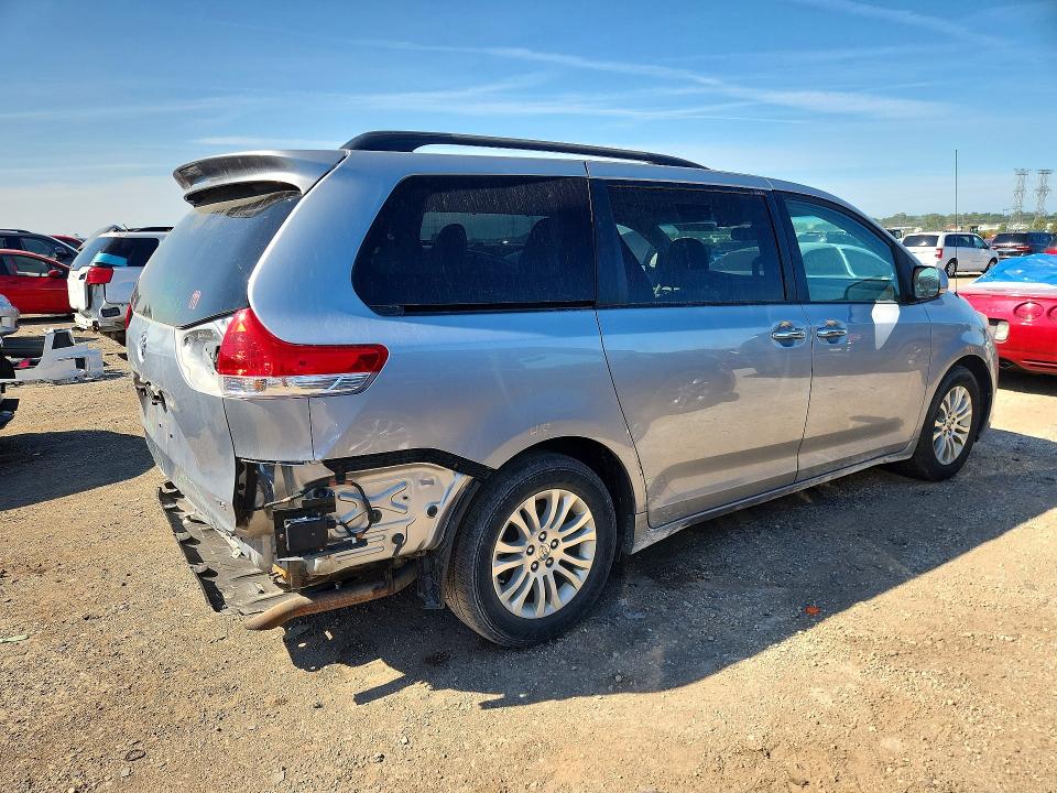 Photo 3 from auction – 2014 TOYOTA SIENNA with VIN 5TDYK3DC8ES408821