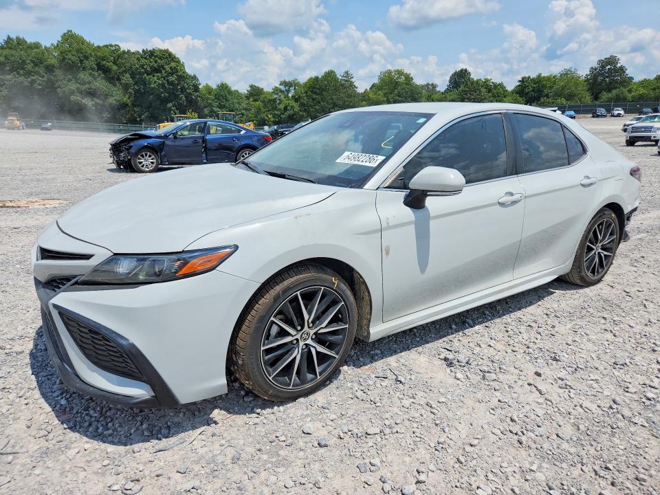 TOYOTA CAMRY 2022 with VIN 4T1G11AK8NU008358 - Photo from auction