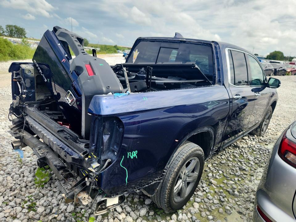 Photo 3 from auction – 2022 HONDA RIDGELINE with VIN 5FPYK3F70NB015231