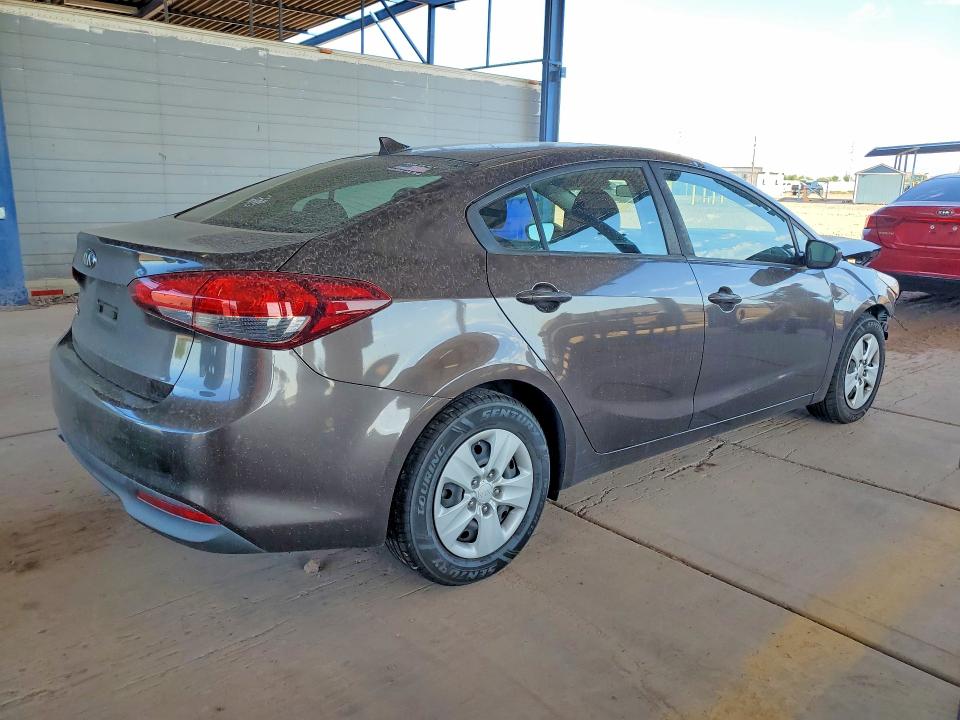 Photo 3 from auction – 2017 KIA FORTE with VIN 3KPFK4A74HE090411