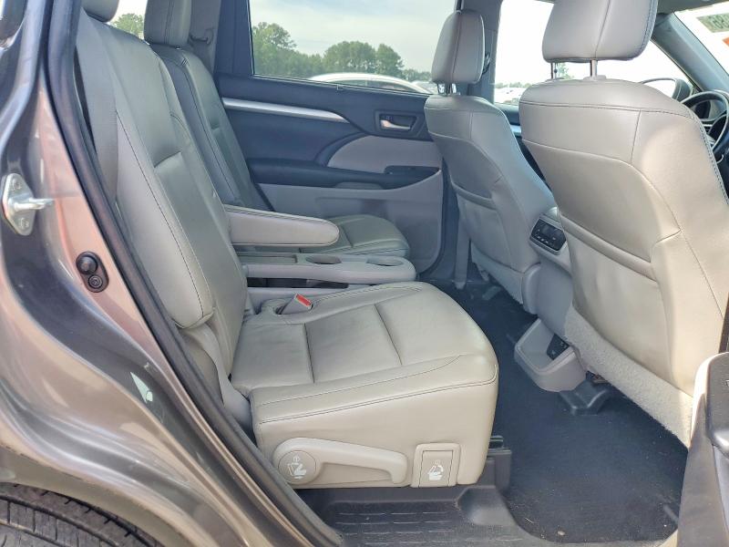 Photo 11 from auction – 2017 TOYOTA HIGHLANDER with VIN 5TDKZRFH2HS519091