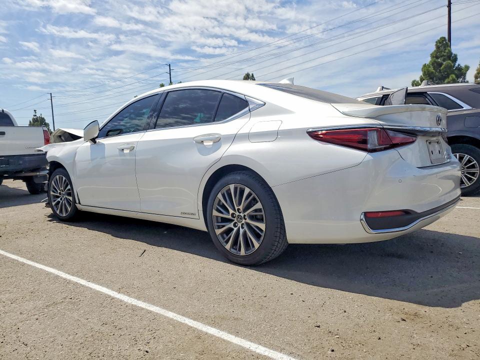 Photo 2 from auction – 2019 LEXUS ES with VIN 58AB21B19KU003817