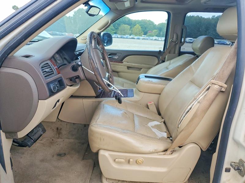 Photo 7 from auction – 2010 CHEVROLET SUBURBAN with VIN 1GNUCKE02AR134364