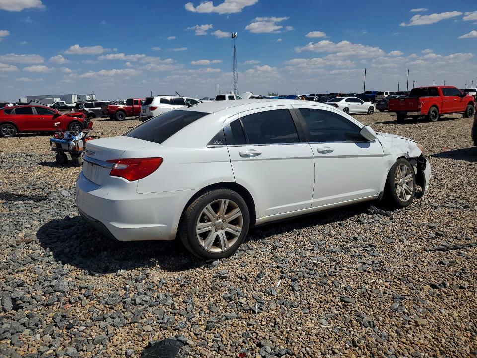 Foto 3 de la subasta – 2011 CHRYSLER 200 con VIN 1C3BC1FB7BN614830