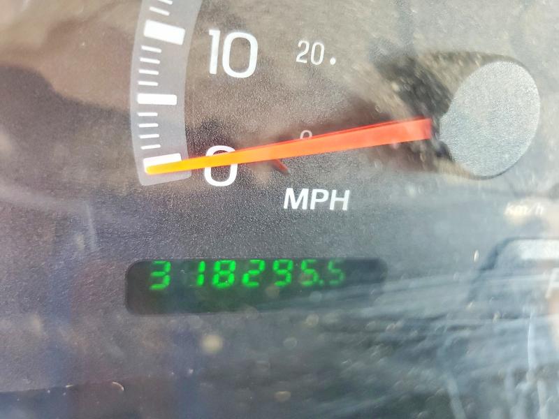 Photo 9 from auction – 2002 FORD F150 with VIN 1FTRW076X2KE17987