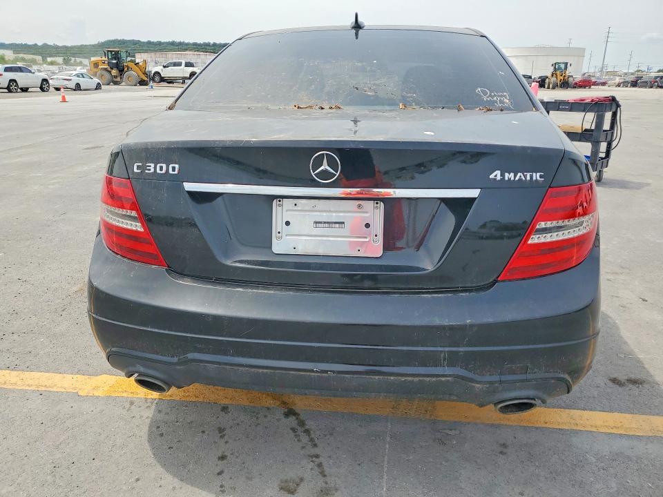 Photo 6 from auction – 2012 MERCEDES-BENZ C with VIN WDDGF8BB5CR207807
