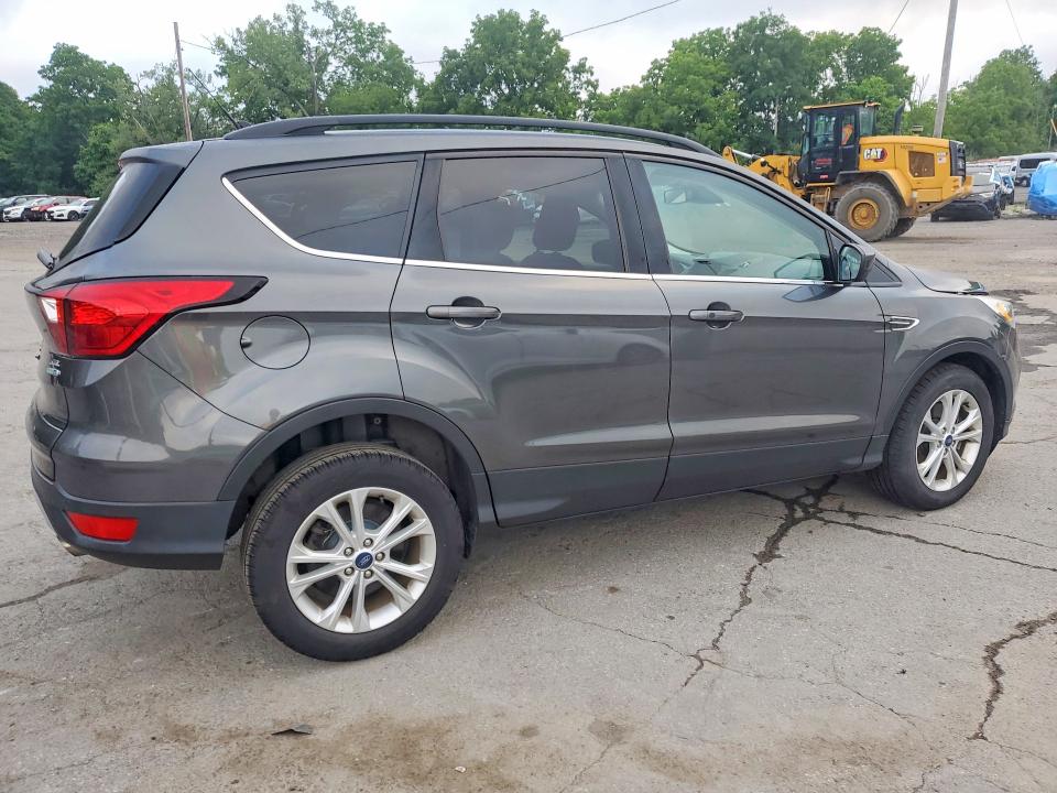 Photo 3 from auction – 2019 FORD ESCAPE with VIN 1FMCU9HDXKUA84560
