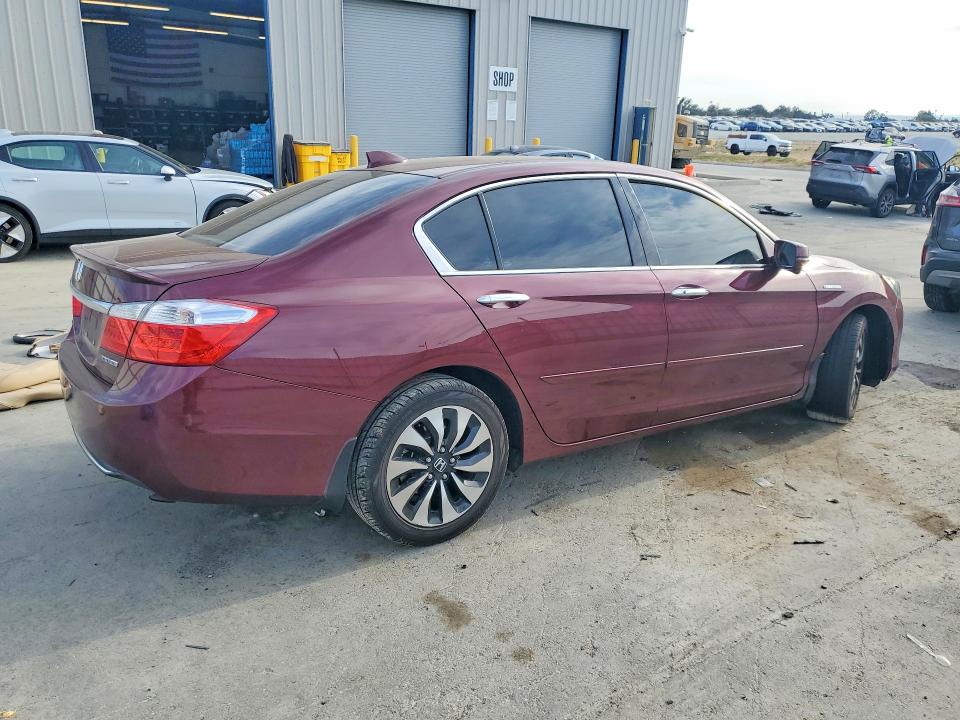 Photo 3 from auction – 2014 HONDA ACCORD with VIN 1HGCR6F53EA000487