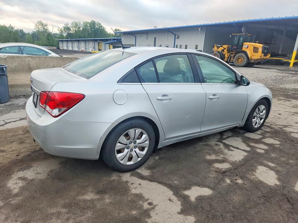 Photo 3 from auction – 2012 CHEVROLET CRUZE with VIN 1G1PC5SHXC7202953