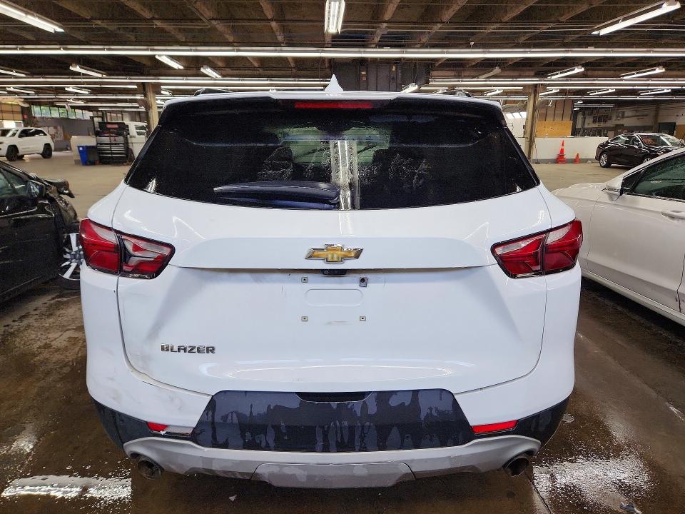 Photo 6 from auction – 2021 CHEVROLET BLAZER with VIN 3GNKBDRS7MS533919