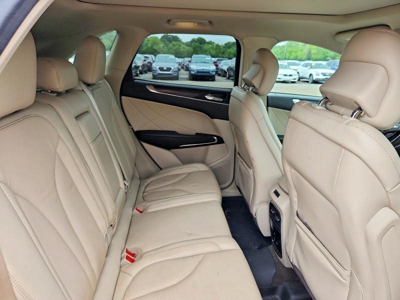Photo 11 from auction – 2019 LINCOLN MKC with VIN 5LMCJ3D97KUL51559