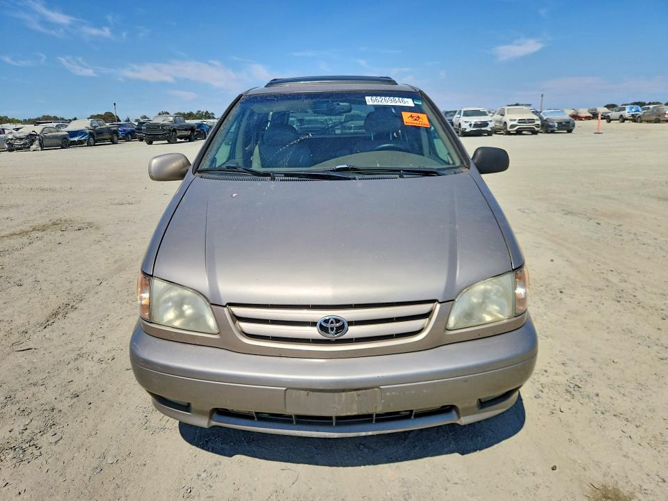 Photo 5 from auction – 2001 TOYOTA SIENNA with VIN 4T3ZF13C41U403266
