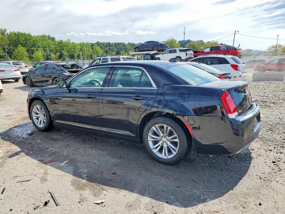 Photo 2 from auction – 2019 CHRYSLER 300 with VIN 2C3CCAAG2KH548011