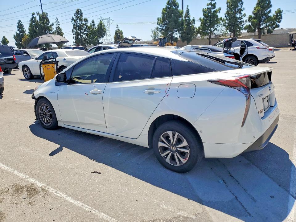 Photo 2 from auction – 2018 TOYOTA PRIUS with VIN JTDKBRFU4J3059246