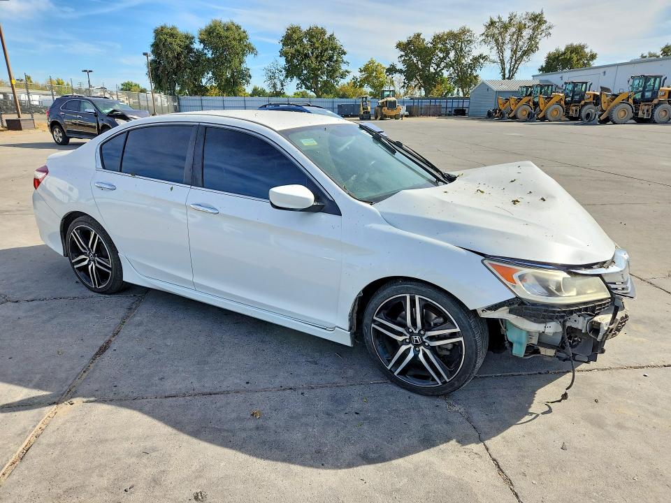 Снимка 4 от търг – 2017 HONDA ACCORD с VIN 1HGCR2F14HA129624