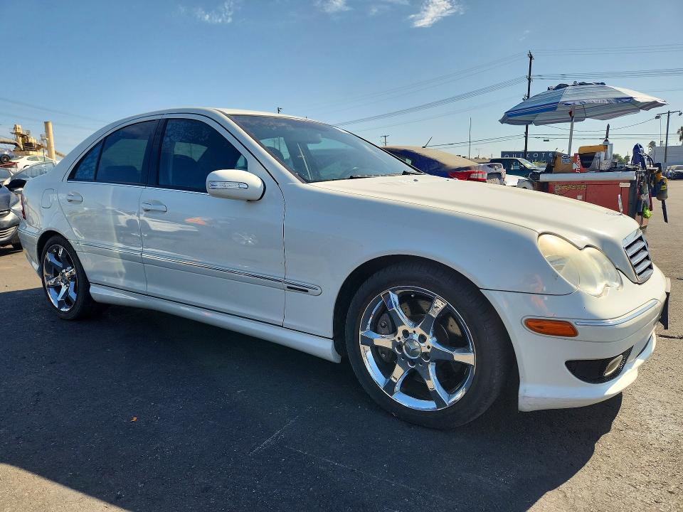 Photo 4 from auction – 2007 MERCEDES-BENZ C with VIN WDBRF52H37F910026