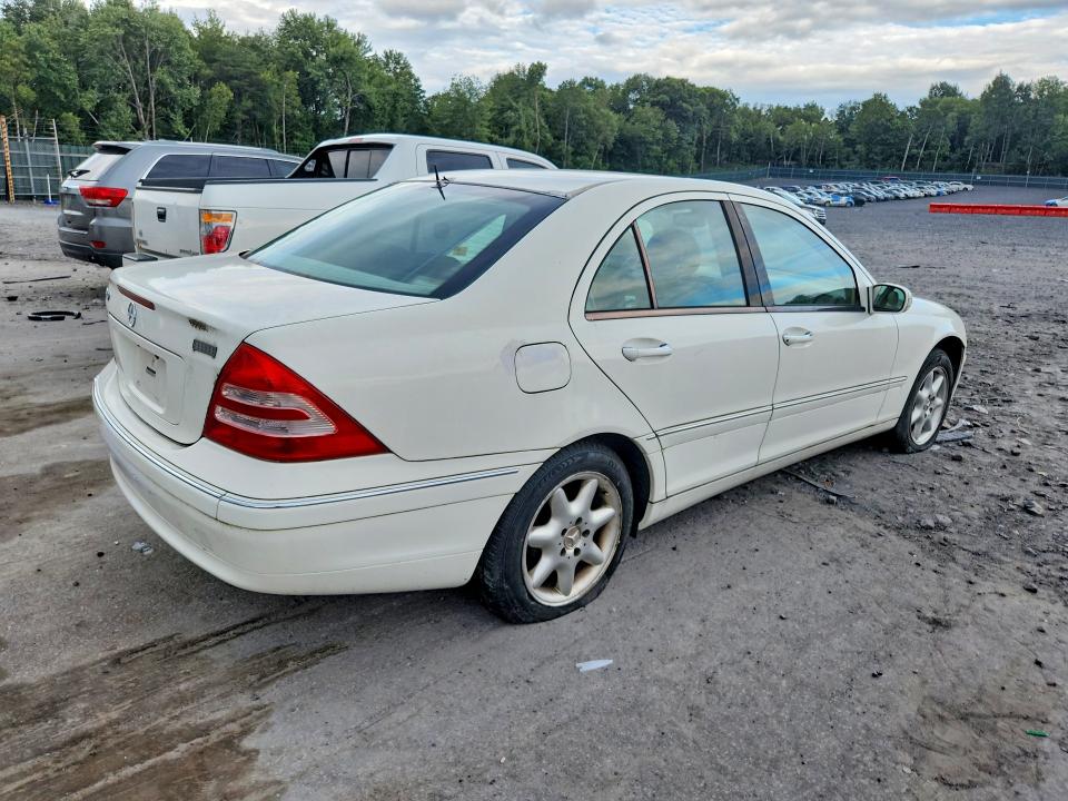 Photo 3 from auction – 2003 MERCEDES-BENZ C with VIN WDBRF61J13F321111