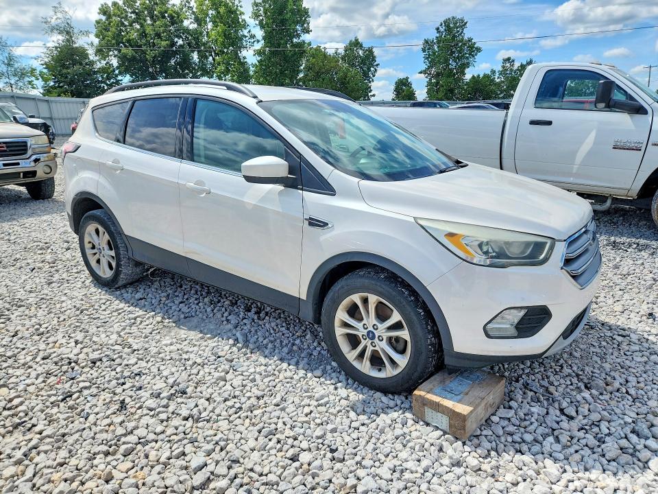 Photo 4 from auction – 2017 FORD ESCAPE with VIN 1FMCU9GD4HUA60703