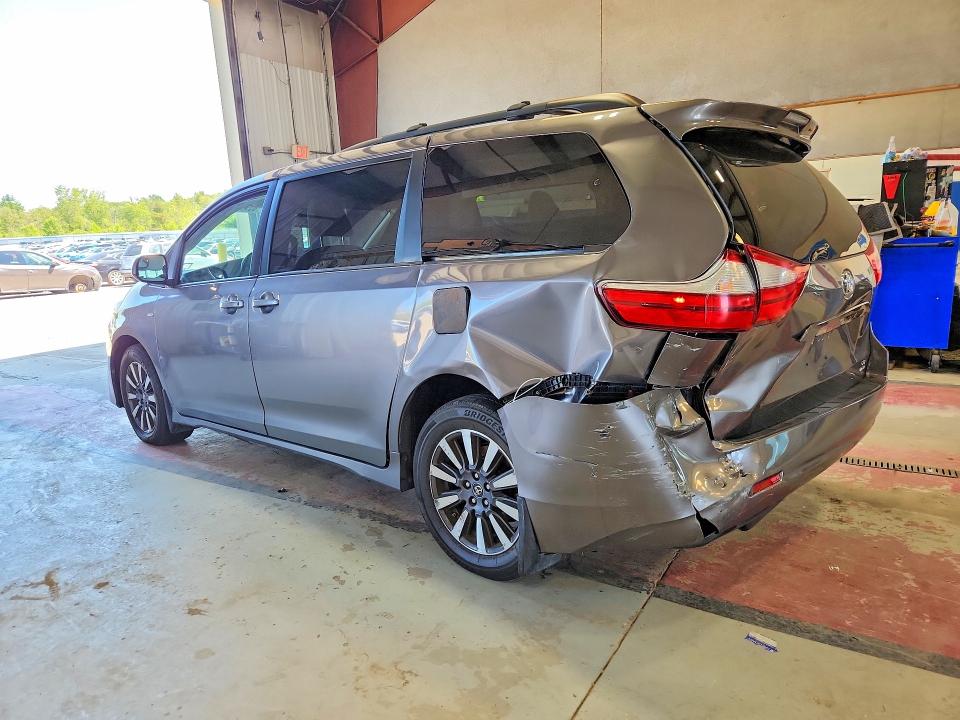 Photo 2 from auction – 2018 TOYOTA SIENNA with VIN 5TDJZ3DC0JS194950
