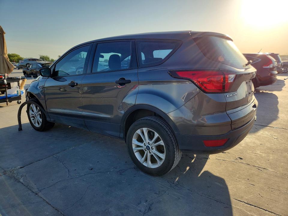 صورة رقم 2 من المزاد - 2019 FORD ESCAPE مع VIN 1FMCU0F70KUB00970