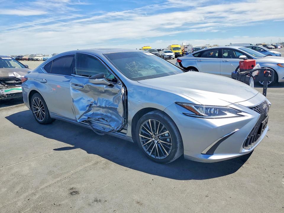 Zdjęcie 4 z aukcji – 2022 LEXUS ES 300H z VIN 58ADA1C13NU017890