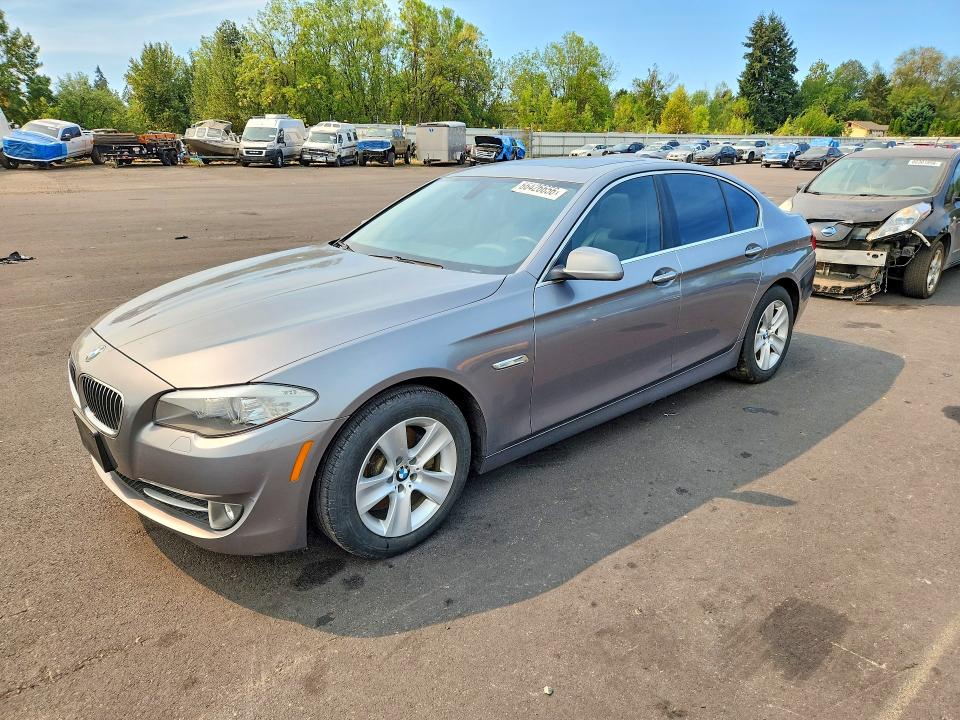 BMW 528 2013 z numerem VIN WBAXG5C5XDD228842 - Zdjęcie z aukcji