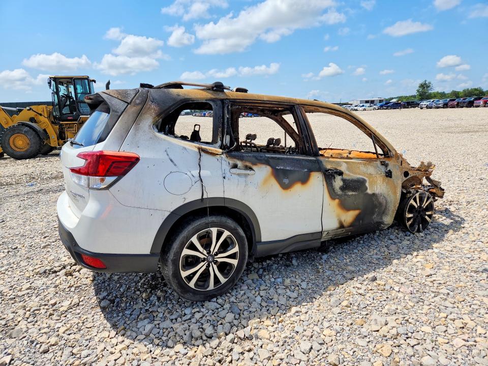 Photo 3 from auction – 2020 SUBARU FORESTER with VIN JF2SKAUC2LH512167