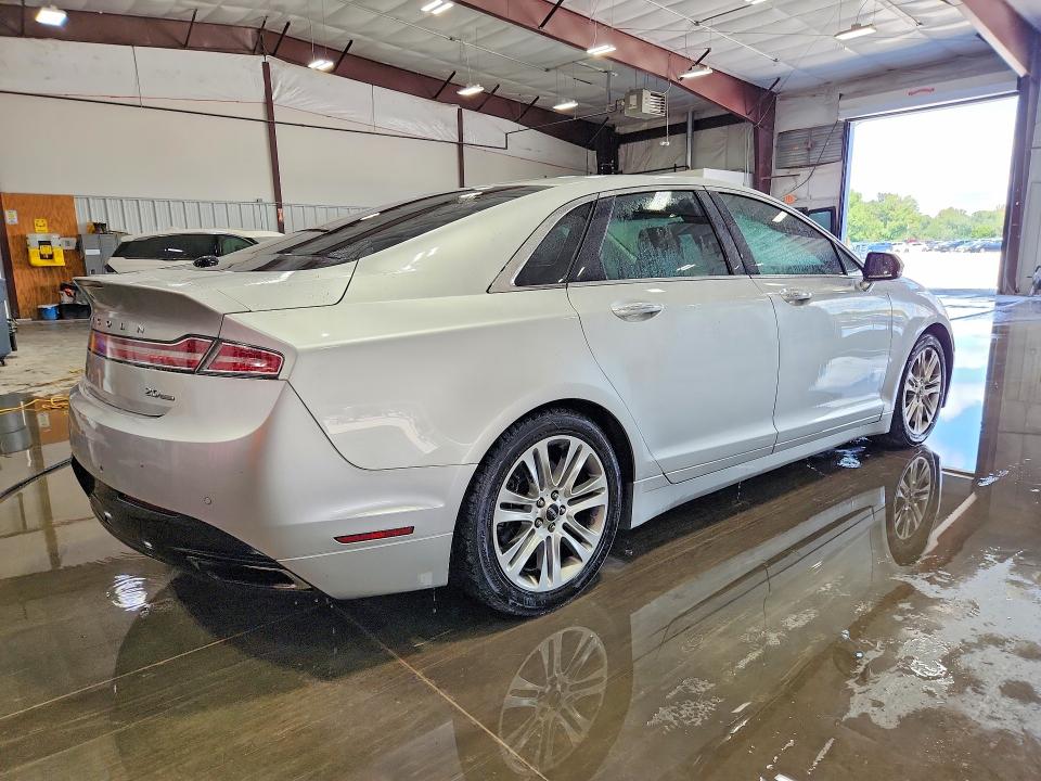 Photo 3 from auction – 2013 LINCOLN MKZ with VIN 3LN6L2G90DR828214