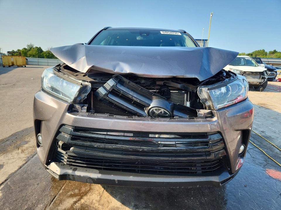 Фото 5 с аукциона – 2018 TOYOTA HIGHLANDER с VIN 5TDKZRFH0JS285541