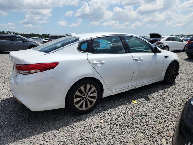 Photo 3 from auction – 2017 KIA OPTIMA with VIN 5XXGU4L34HG126226