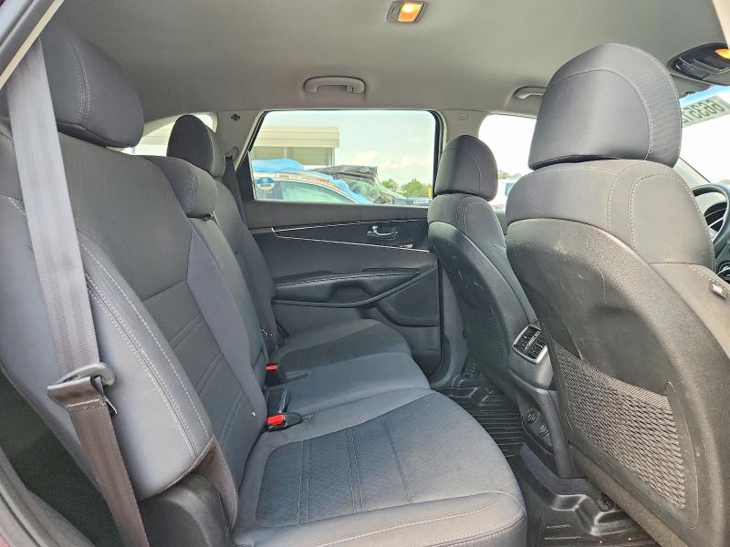 Photo 11 from auction – 2017 KIA SORENTO with VIN 5XYPGDA53HG327915