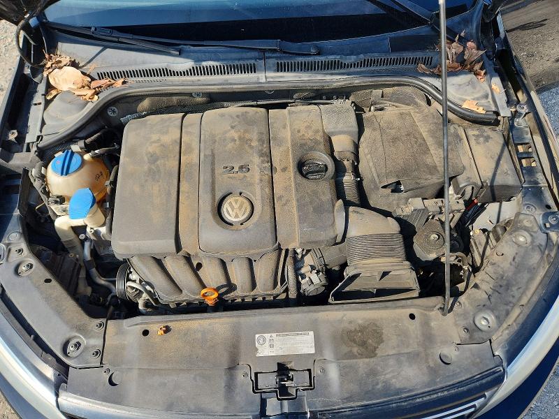 Photo 11 from auction – 2011 VOLKSWAGEN JETTA with VIN 3VWLX7AJ2BM390637