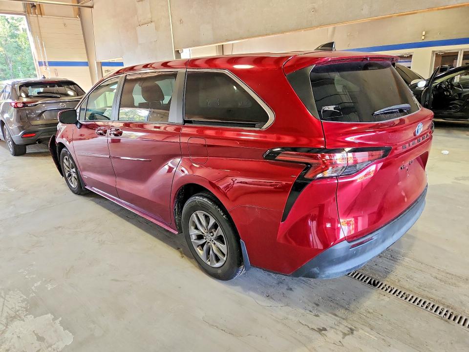 Photo 2 from auction – 2021 TOYOTA SIENNA with VIN 5TDKRKEC0MS006901