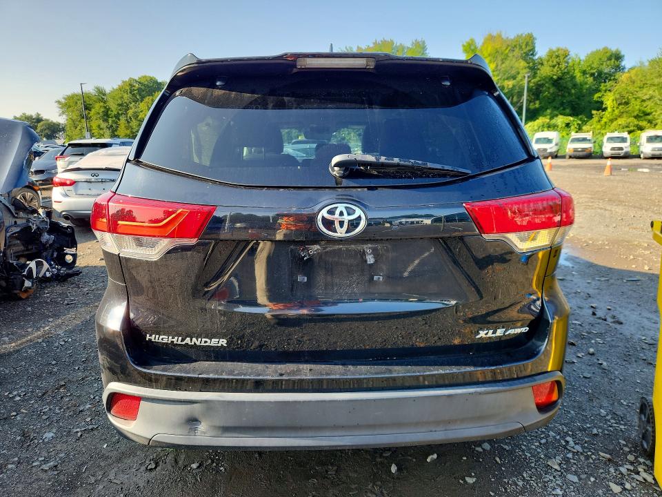 صورة رقم 6 من المزاد - 2018 TOYOTA HIGHLANDER مع VIN 5TDJZRFH5JS818544