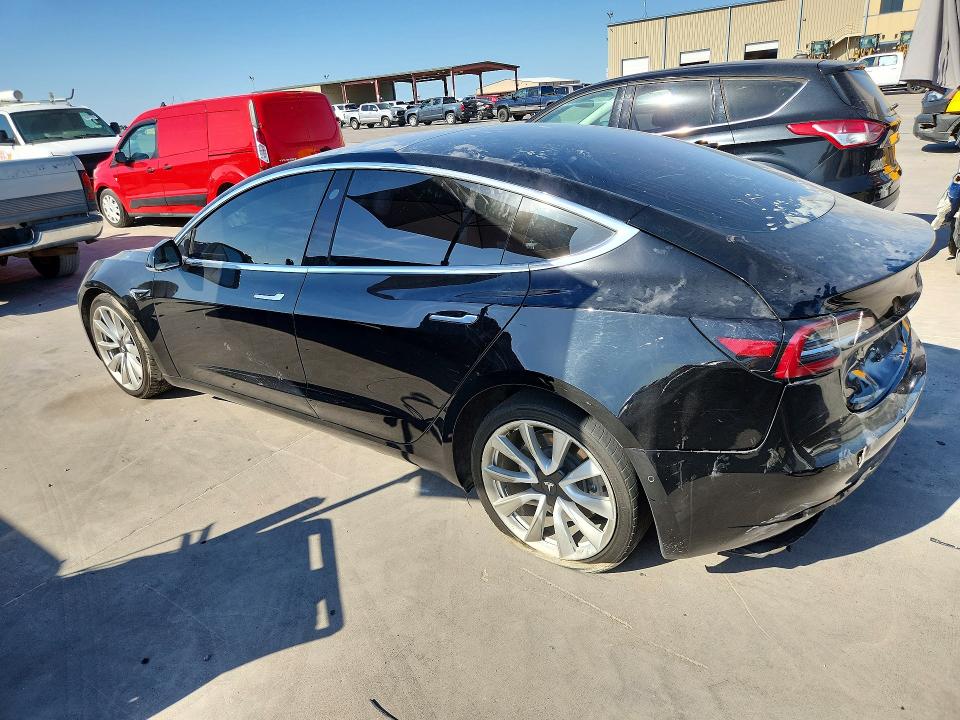 صورة رقم 2 من المزاد - 2018 TESLA MODEL 3 مع VIN 5YJ3E1EB1JF115708