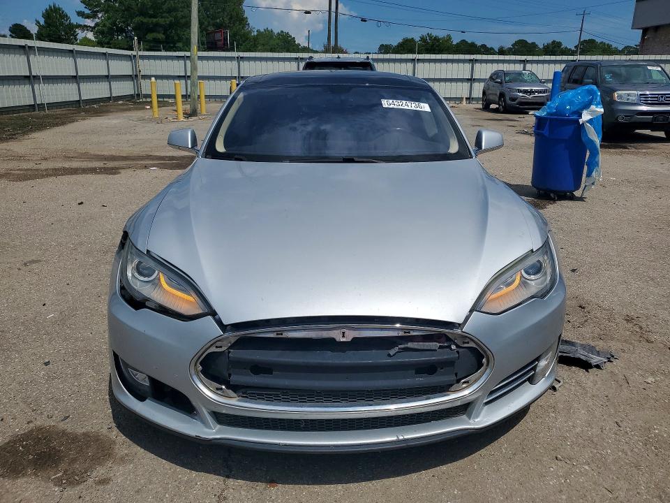 Photo 5 from auction – 2013 TESLA MODEL S with VIN 5YJSA1CNXDFP05480