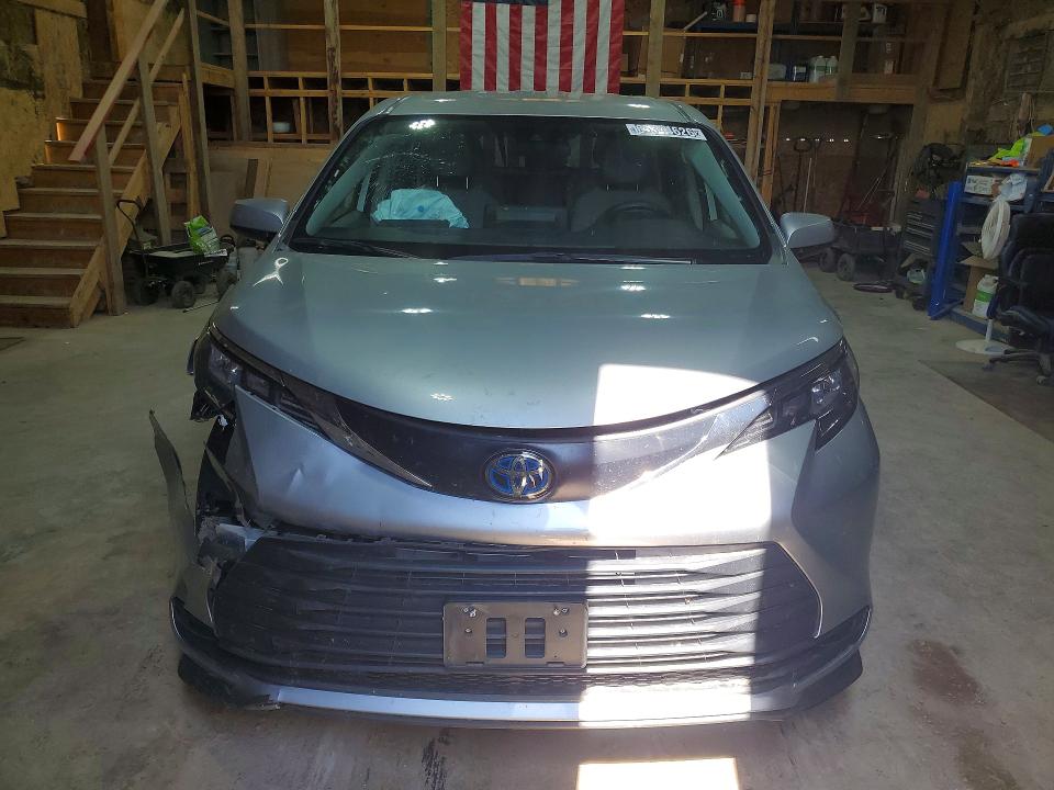 Photo 5 from auction – 2024 TOYOTA SIENNA with VIN 5TDKRKEC9RS187942