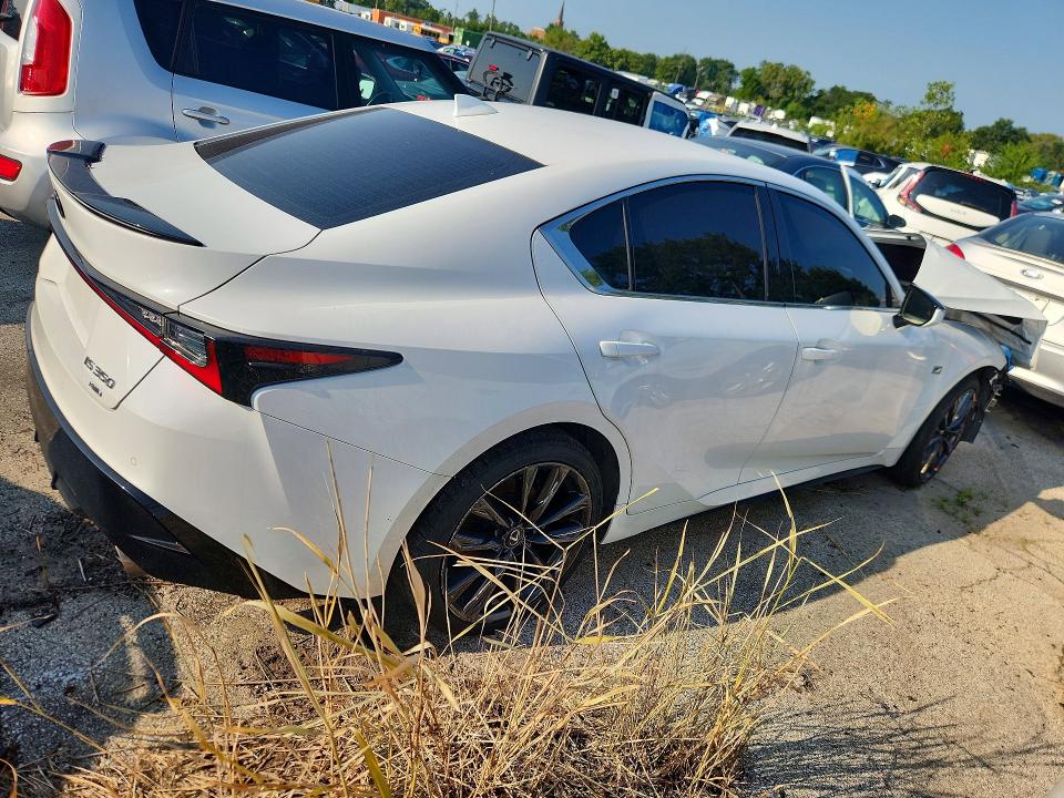 Zdjęcie 3 z aukcji – 2022 LEXUS IS z VIN JTHGZ1E22N5026306