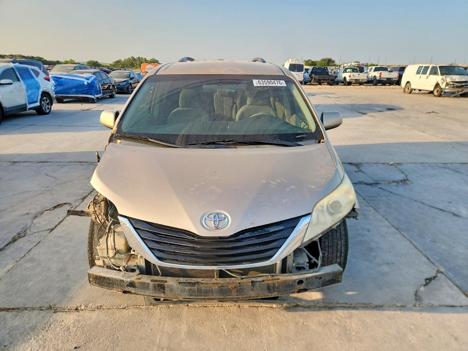Photo 5 from auction – 2011 TOYOTA SIENNA with VIN 5TDKK3DC1BS023263