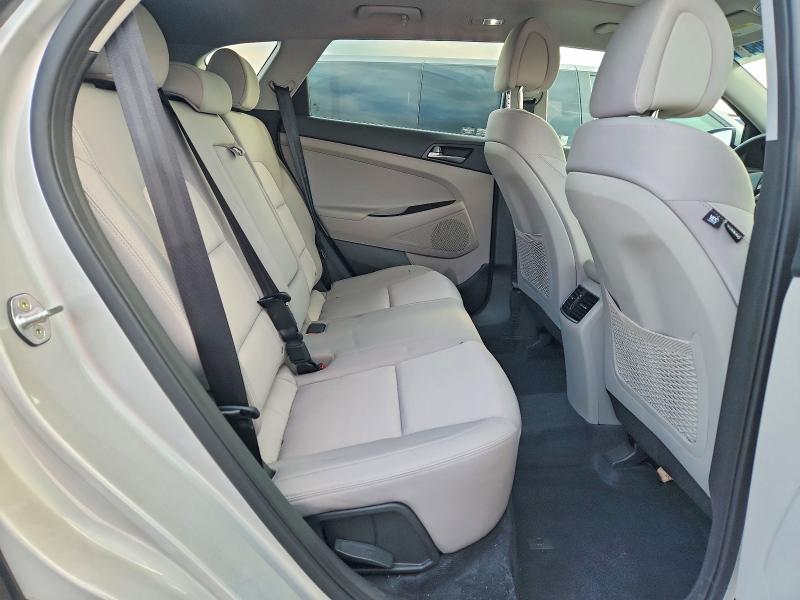 Photo 11 from auction – 2017 HYUNDAI TUCSON with VIN KM8J3CA21HU572000