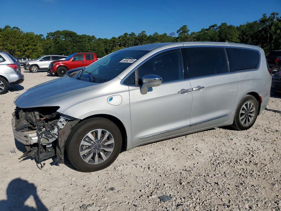 CHRYSLER PACIFICA 2022 with VIN 2C4RC1S75NR145000 - Photo from auction
