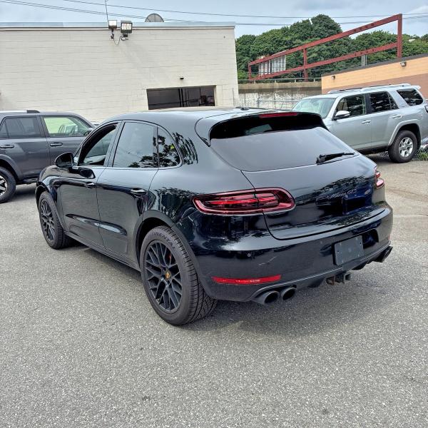 Photo 3 from auction – 2017 PORSCHE MACAN with VIN WP1AG2A58HLB50534