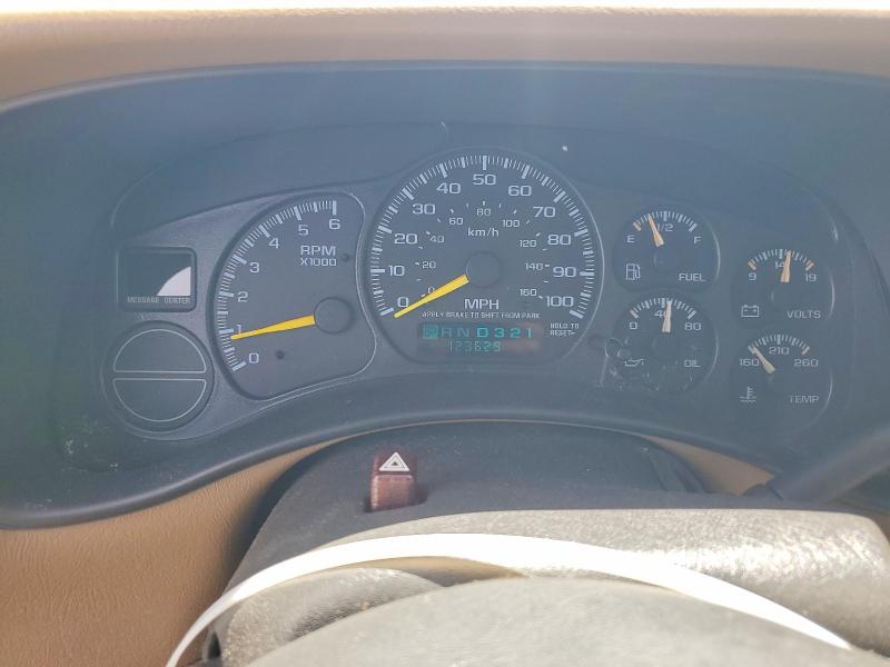 Photo 9 from auction – 2000 CHEVROLET SUBURBAN with VIN 3GNFK16T9YG139828