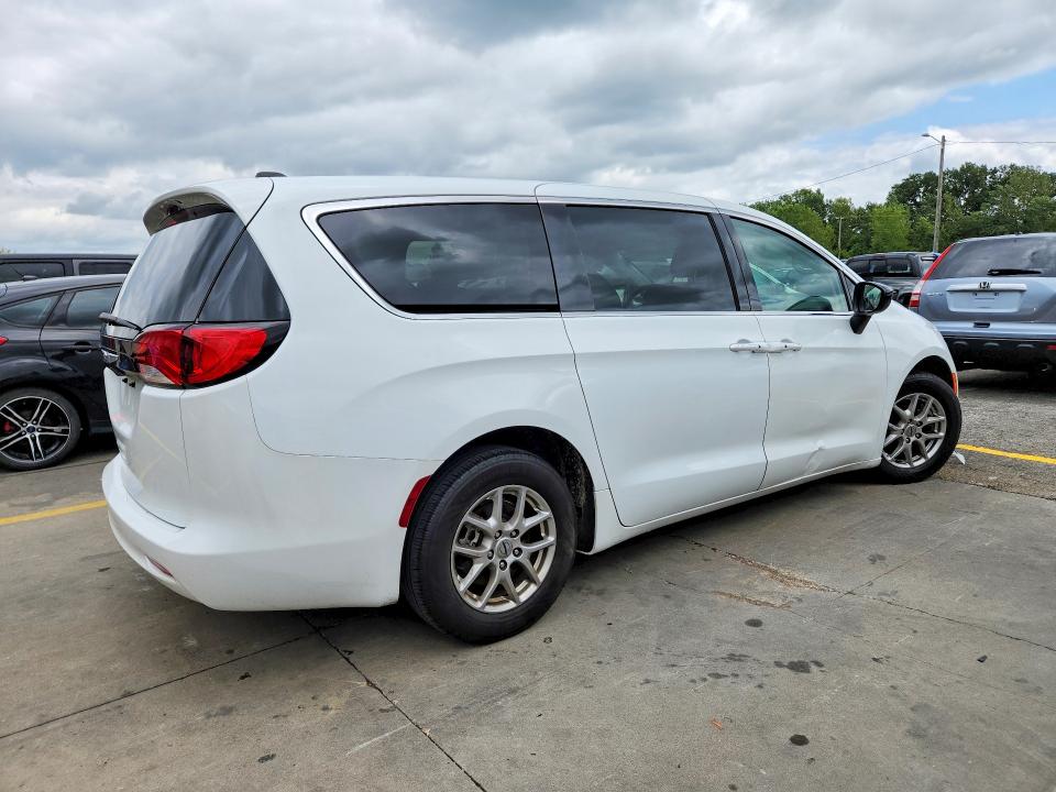 Photo 3 from auction – 2024 CHRYSLER VOYAGER with VIN 2C4RC1CG9RR113364