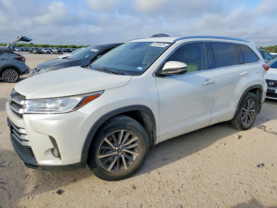 TOYOTA HIGHLANDER 2017 with VIN 5TDJZRFH0HS416912 - Photo from auction