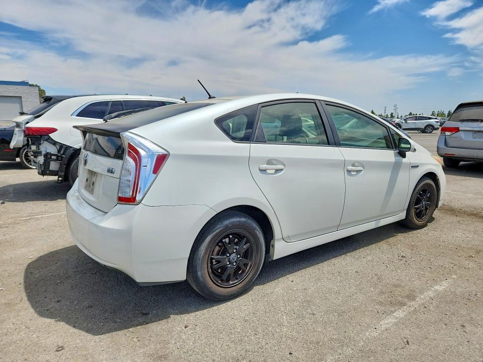 صورة رقم 3 من المزاد - 2015 TOYOTA PRIUS مع VIN JTDKN3DU2F0425625
