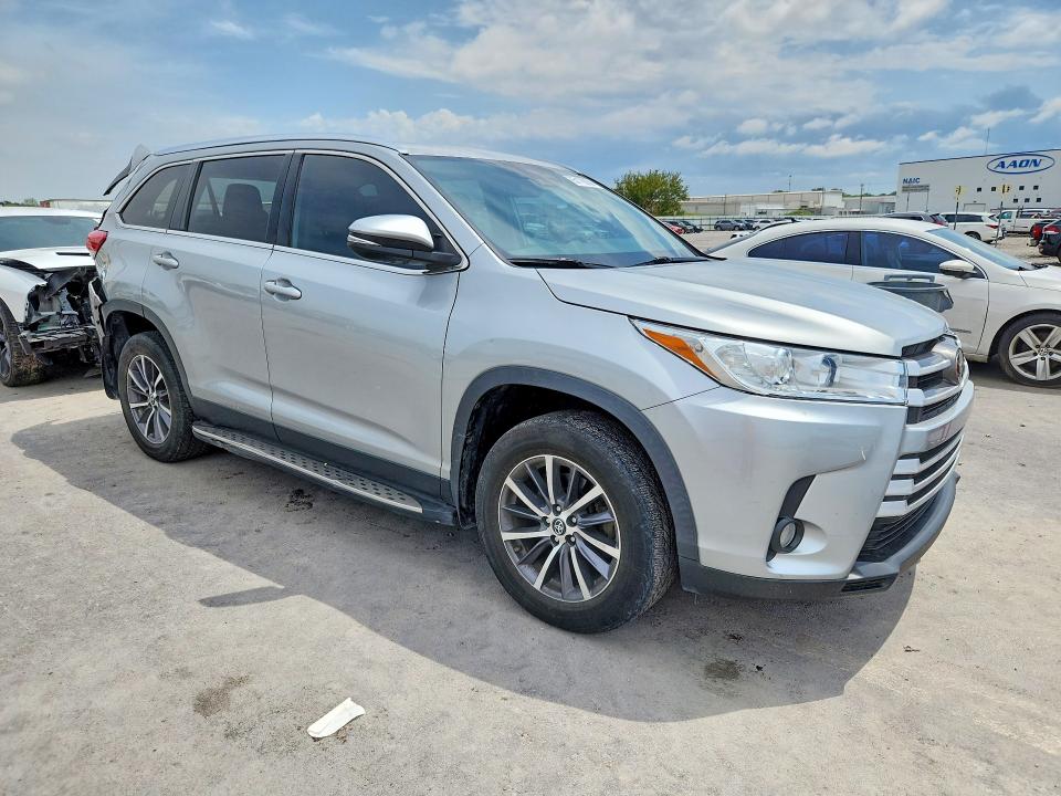 Photo 4 from auction – 2019 TOYOTA HIGHLANDER with VIN 5TDKZRFH2KS565138